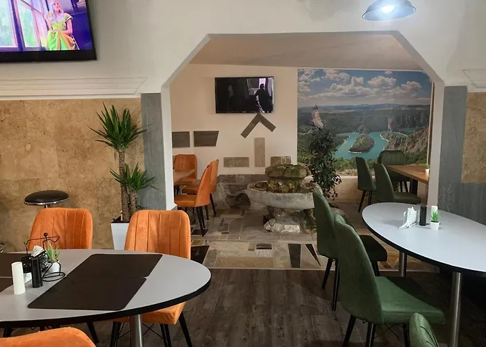 & Restoran -s O K O- Lejlighed *