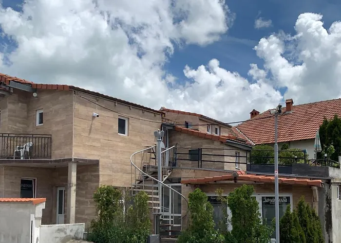 & Restoran -s O K O- Lejlighed