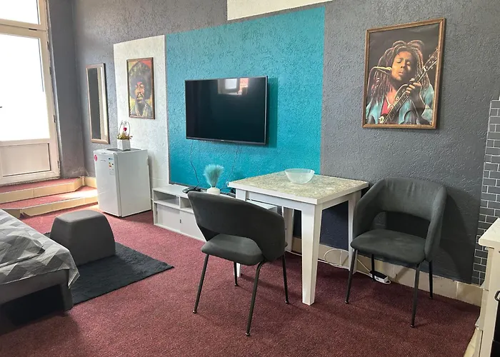 & Restoran -s O K O- Lejlighed *